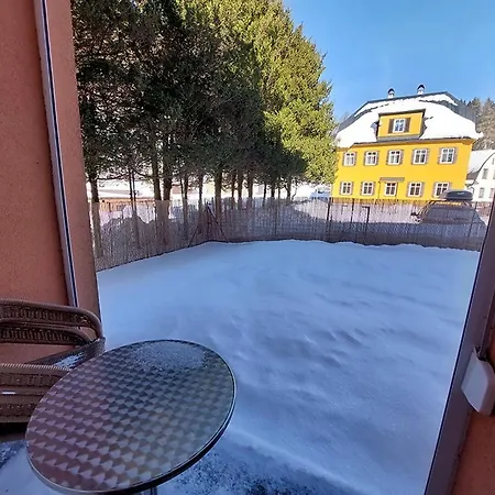 Lägenhet Horsky Apartman S Oplocenou Zahradou