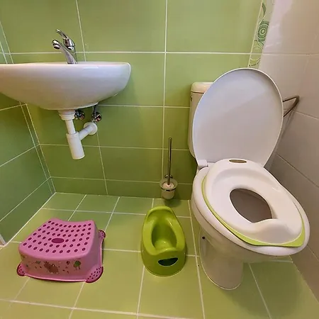 Horsky Apartman S Oplocenou Zahradou Lägenhet